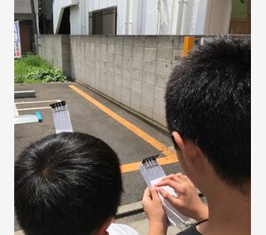 光の直進を確認中